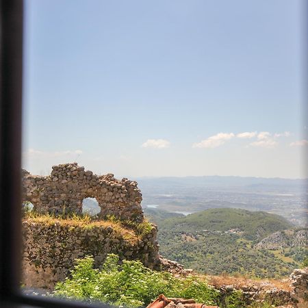 Отель The House Of Dollma , Inside Kruja Castle Экстерьер фото