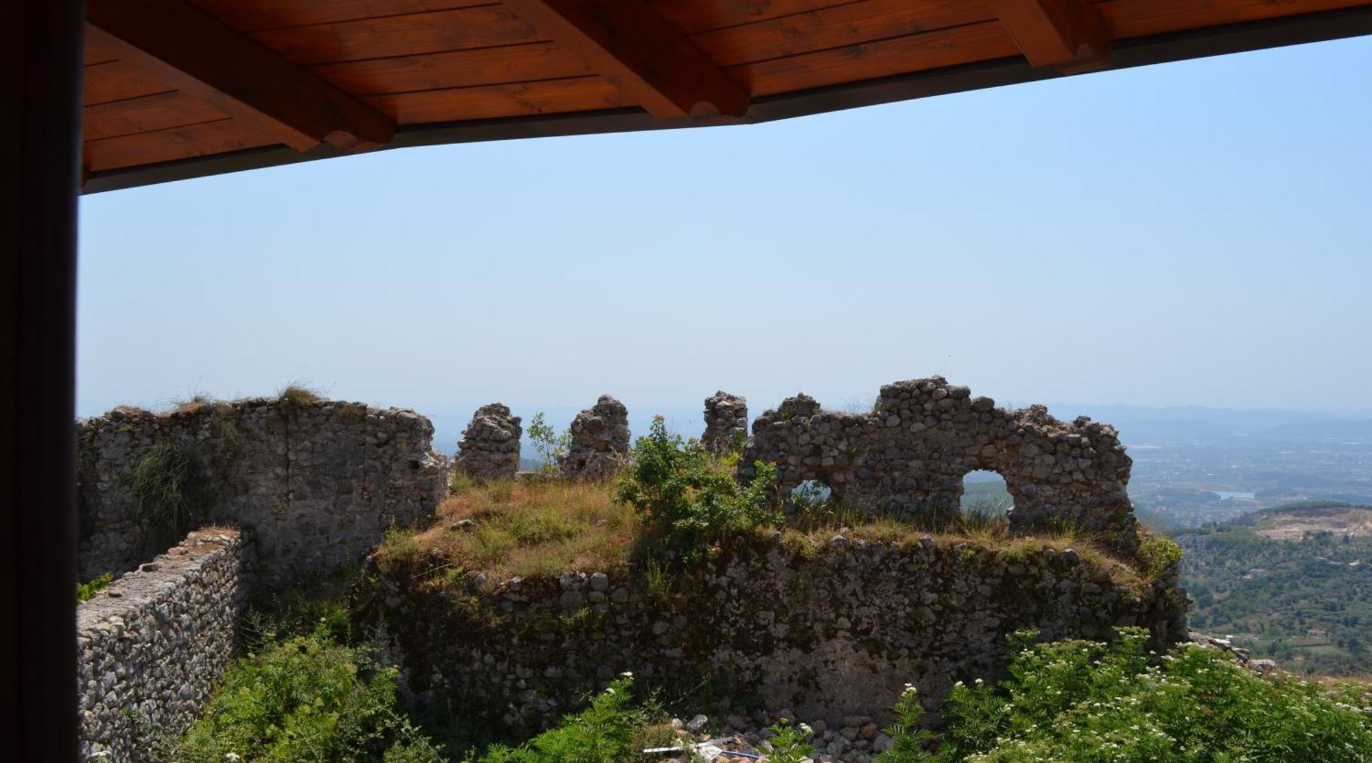 Отель The House Of Dollma , Inside Kruja Castle Экстерьер фото