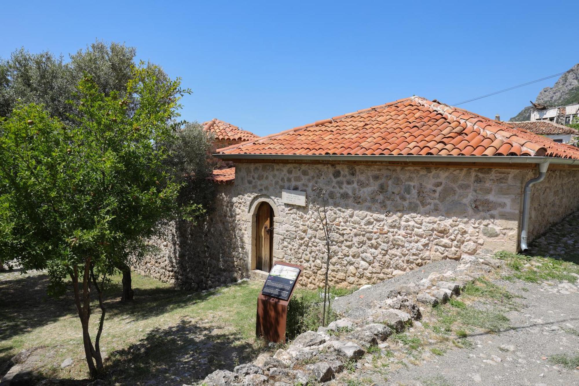 Отель The House Of Dollma , Inside Kruja Castle Экстерьер фото